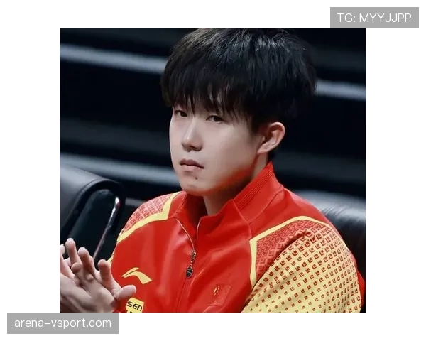 刚看王楚钦比赛那张冷脸，顺手刷到他街拍和豪车照，这反差把我震到了